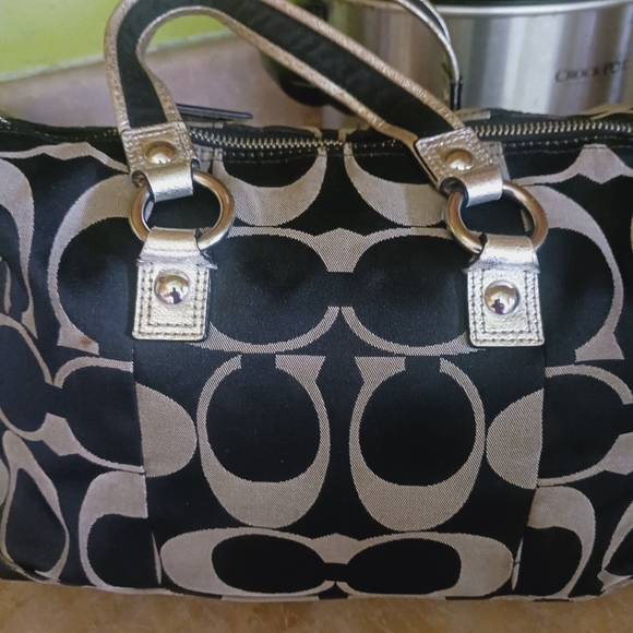 Authentic coach poppy bag! Black/silver! EUC! - Picture 16 of 16